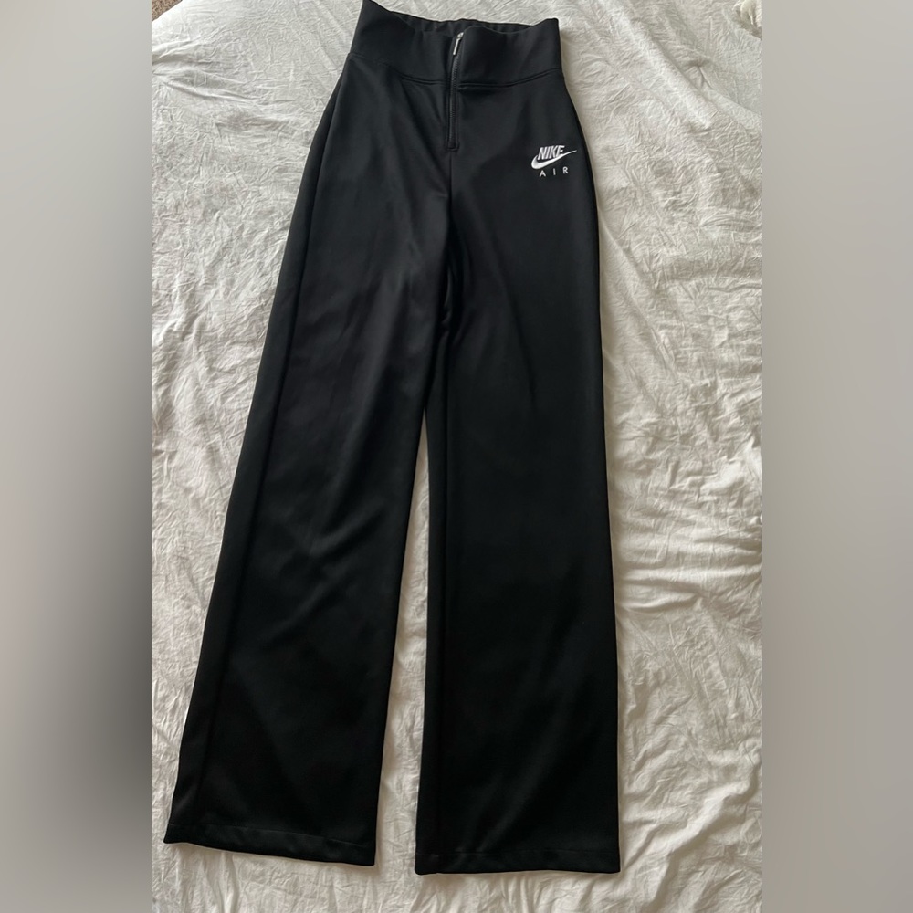 Selling these black Nike pants